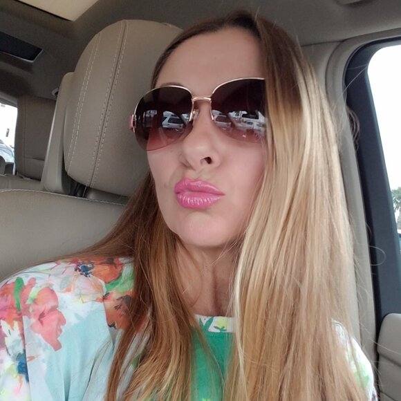 Meet your Posher, Daniela - Picture 15 of 16